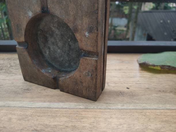 Stylish Ash Tray Brown